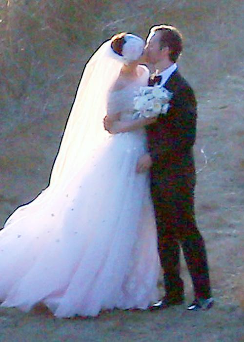 Διασημότητα Wedding Photos - Anne Hathaway and Adam Shulman