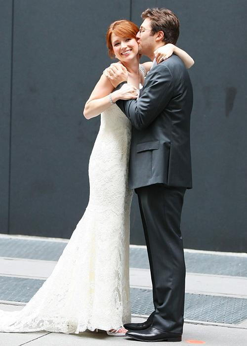Знаменитост Wedding Photos - Ellie Kemper and Michael Koman