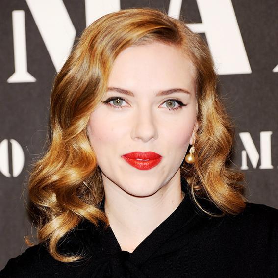 Звезди In Red Lips - 2009 - Scarlett Johansson