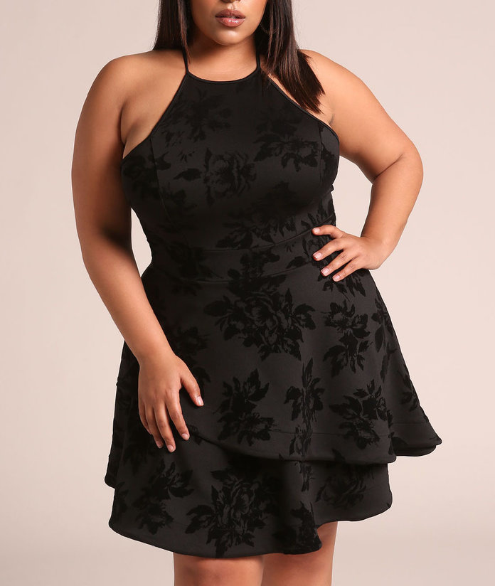 μαύρος floral dress with ruffle layers
