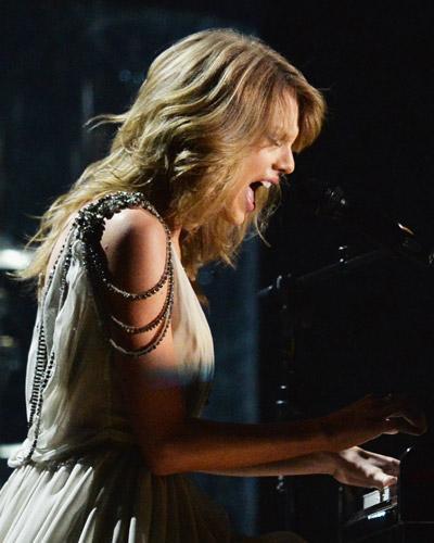 Незабравим Grammys Performances - Taylor Swift