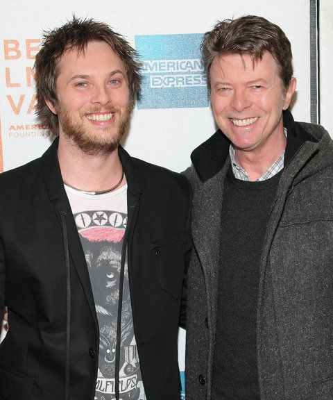 директор Duncan Jones and father David Bowie attend the premiere of 'Moon' during the 2009 Tribeca Film Festival at BMCC Tribeca Performing Arts Center on April 30, 2009 in New York City. 