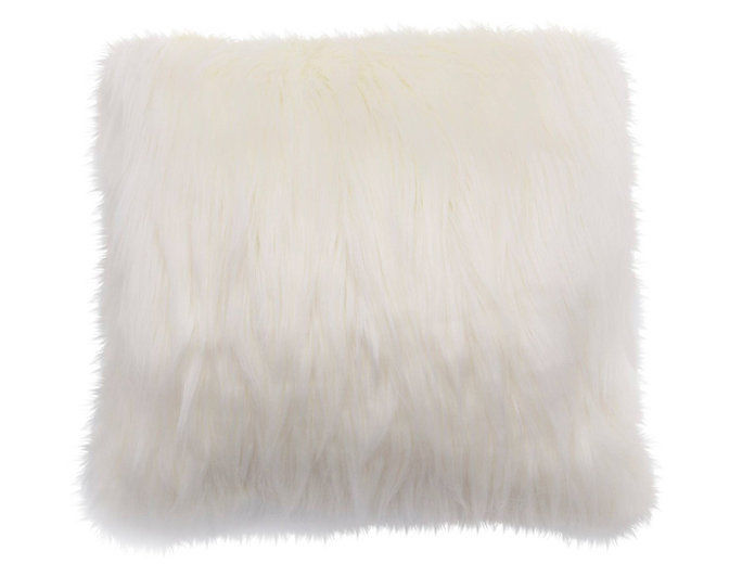 Για the Luxe Lady: Threshold Faux Fur Pillow