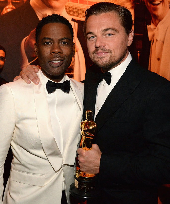 Крис Rock and Leonardo DiCaprio attend the 2016 Vanity Fair Oscar Party Hosted By Graydon Carter at the Wallis Annenberg Center for the Performing Arts on February 28, 2016 in Beverly Hills, California.