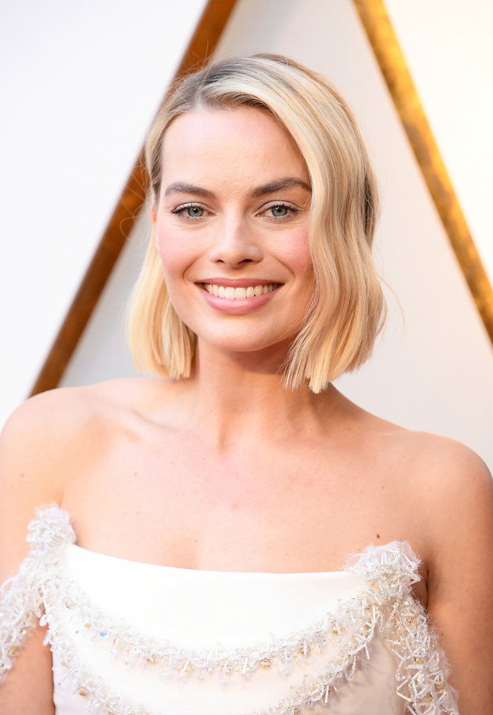 Margot Robbie Oscars Haircut - Embed