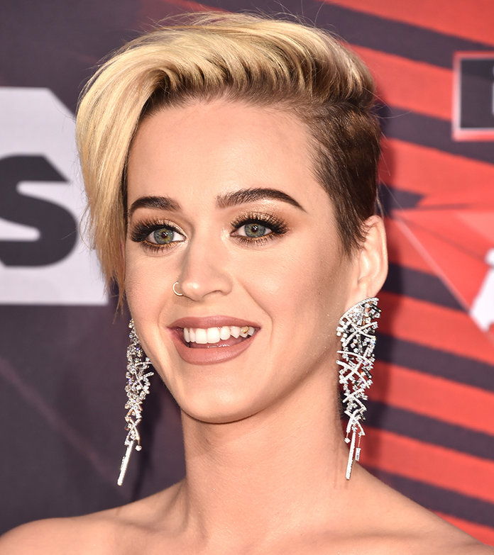 Katy Perry Hair iHeartRadio Awards - Embed 3