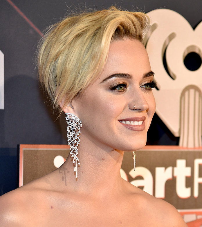 Katy Perry Hair iHeartRadio Awards - Embed 5