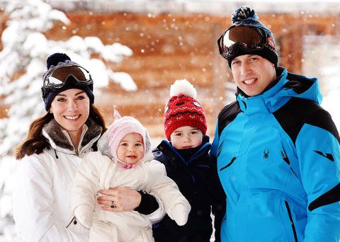 Катрин, Duchess of Cambridge and Prince William, Duke of Cambridge, with their children, Princess Charlotte and Prince George, enjoy a short private skiing break on March 3, 2016 in the French Alps, France