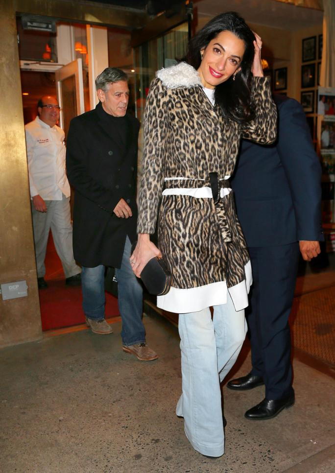 ΑΠΟΚΛΕΙΣΤΙΚΟΣ: George Clooney and Amal Clooney have dinner with George's mom Nina Bruce Warren at Patsy's in NYC