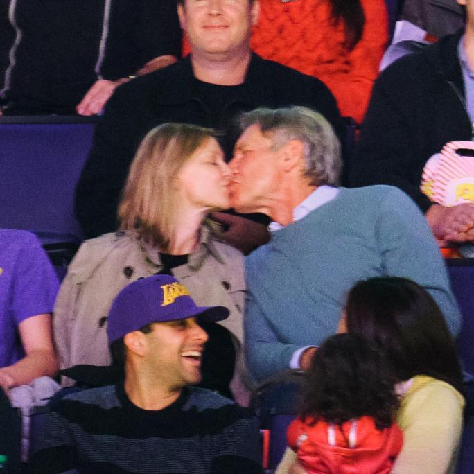 Знаменитости At The Los Angeles Lakers Game