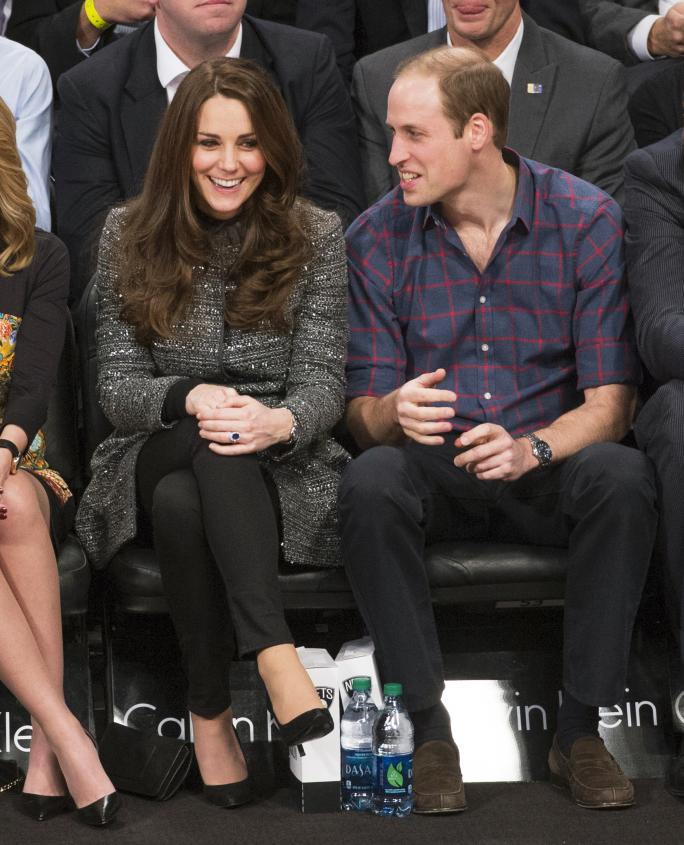 Великобритания's Prince William and his wife Catherine (Kate) attend the Barclays Center in Brooklyn New York as they watch the Brooklyn Nets play the Cleveland Cavaliers.