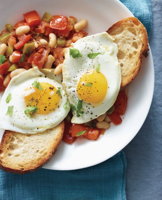 подправен Eggs With Tomato & Cannellini Beans recipe