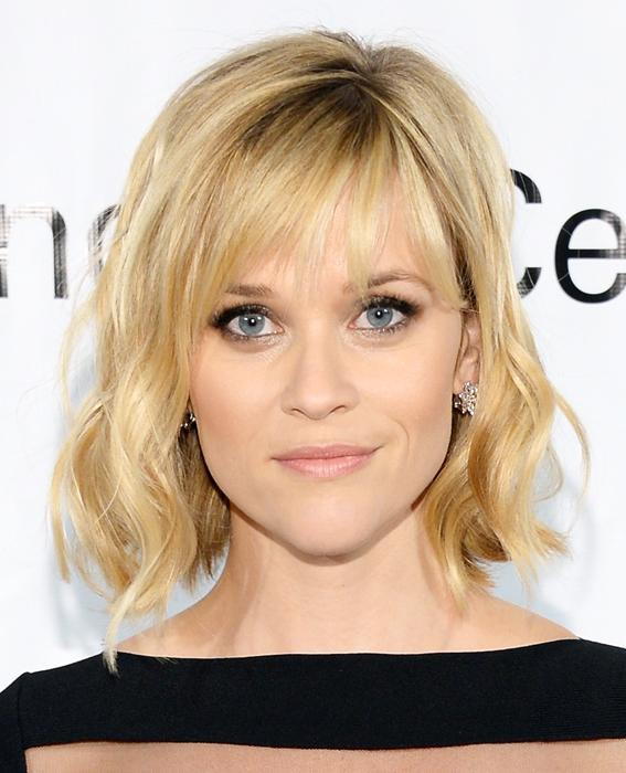 Рийз Witherspoon wavy short hair with bangs