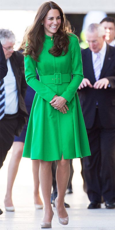 Кейт Middleton in green coat and nude heels