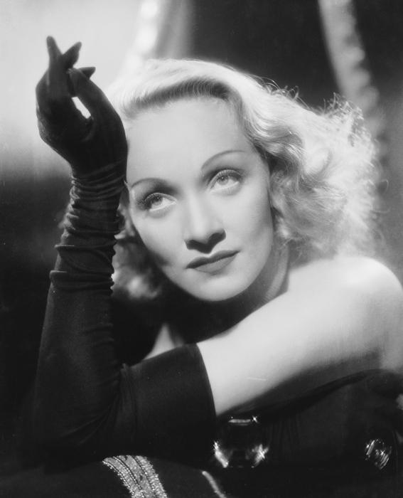 1940: Marlene Dietrich