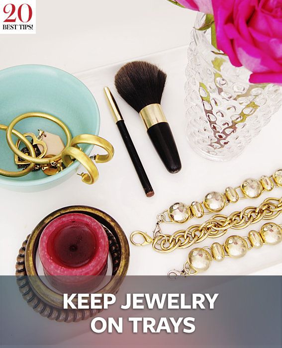 20 Tips Organizing Your Closet - KEEP JEWELRY ON TRAYS