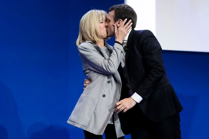 Brigitte Macron - Kiss - Embed