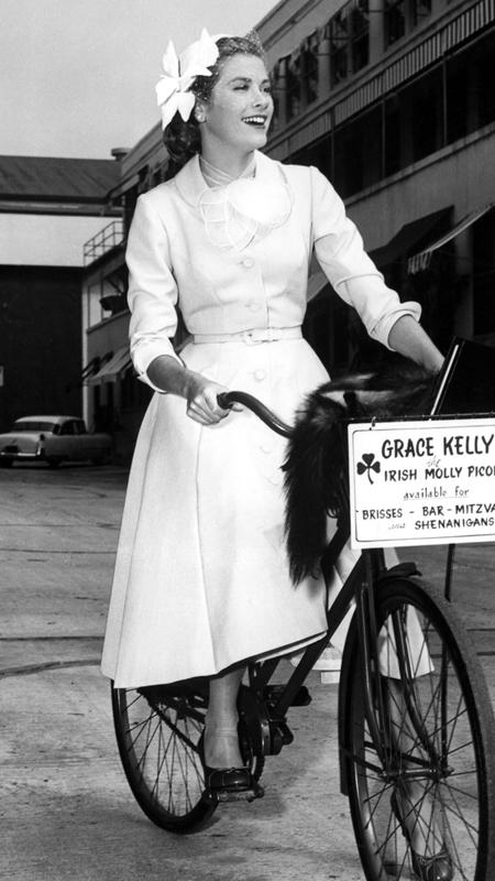 Χάρη Kelly bicycles to the soundstage of her latest Paramount picture, 1954