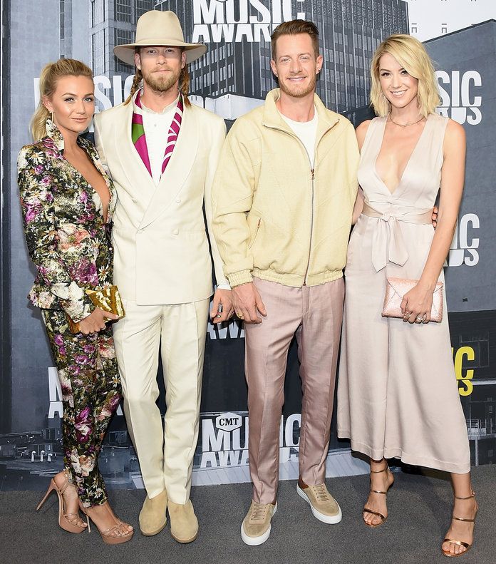 Бритни Marie Cole, singers Brian Kelley and Tyler Hubbard
