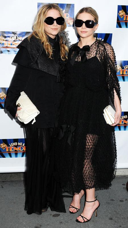 Дева Мария Kate and Ashley Olsen attend Broadway Opening of 
