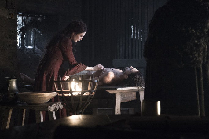 Мелисандра successfully resurrects Jon Snow