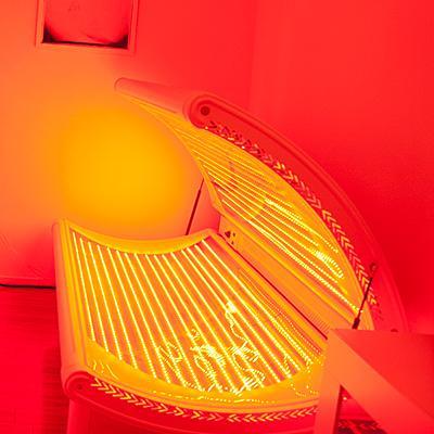 лято Skincare - Joanna Vargas LED Light Therapy Bed
