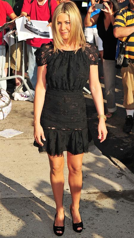 Дженифър Aniston little black dress