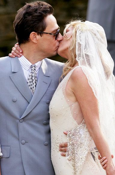 Кейт Moss and Jamie Hince wedding kiss