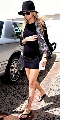 Никол Richie, pregnant, maternity, style, dress, hat, scarf