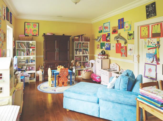 бълха Market Fabulous - Before: A Kids-Only Playroom
