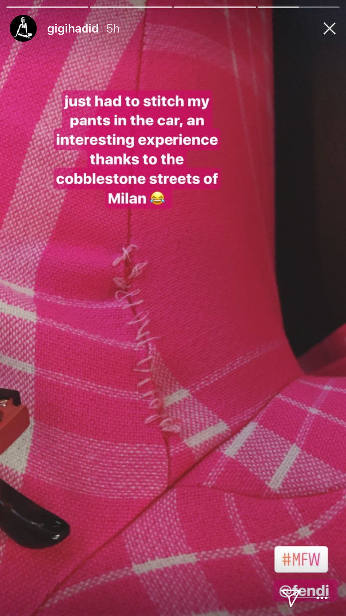 Джиджи Hadid Pink Pants Rip - Embed