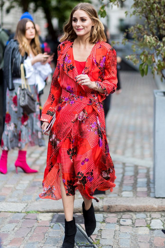 Оливия Palermo wearing red dress outside Preen during London Fashion Week September 2017 on September 17, 2017 in London, England.