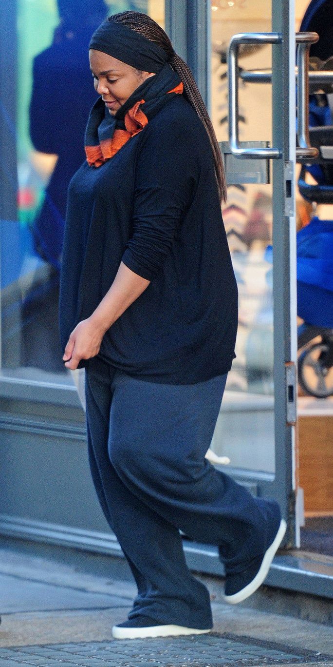 * PREMIUM EXCLUSIVE* London, UK - A heavily pregnant Janet Jackson is spotted picking up some baby products for her expecting child with husband Wissam Al Mana. Janet entered 'Back in Action' which is a back pain solutions store in Central London for expe