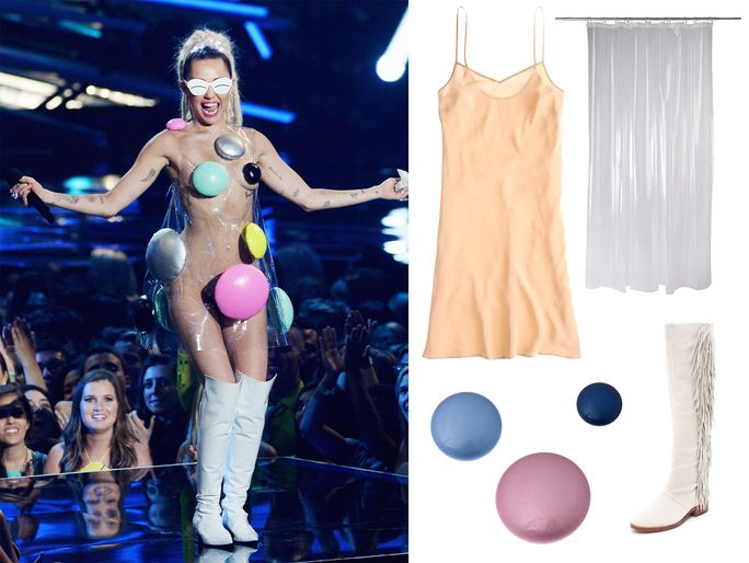 Майли Cyrus's See-Through Plastic Dress at the 2015 VMAs 