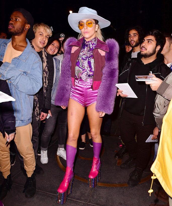 дама Gaga SNL - Embed
