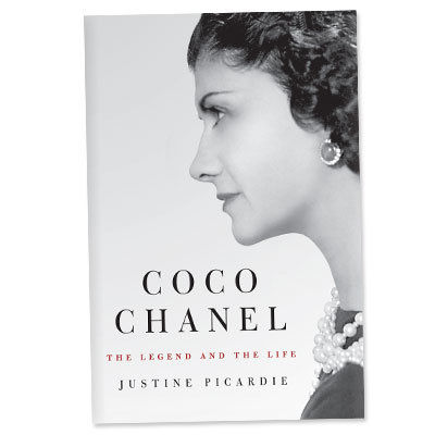 кокосова палма Chanel: The Legend and the Life - Book - ideas for go to gifts - holiday shopping