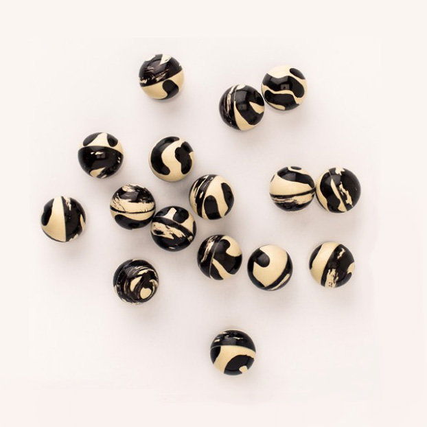 Маги Louise Black and White Chocolate Marbles