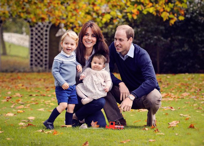 ο Duke and Duchess of Cambridge, Prince George, and Princess Charlotte, 2015