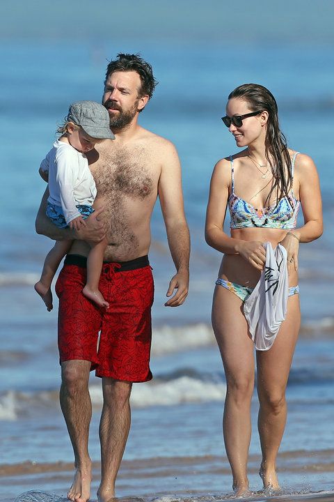 Χαρούμενος couple Olivia Wilde and Jason Sudeikis spend a day at the beach with their son Otis Sudeikis in Maui, Hawaii on December 13, 2015.