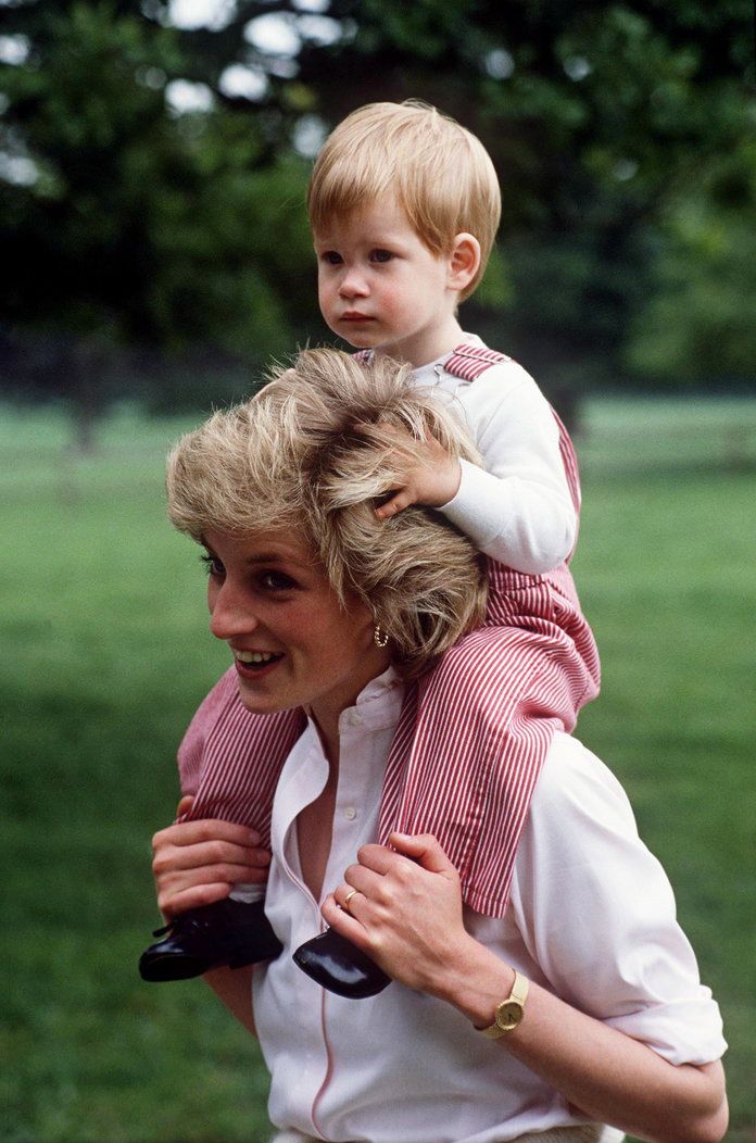 Πρίγκιπας Harry and Princess Diana embed