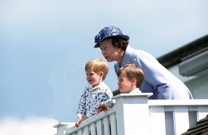 Βασίλισσα Elizabeth Prince Harry embed